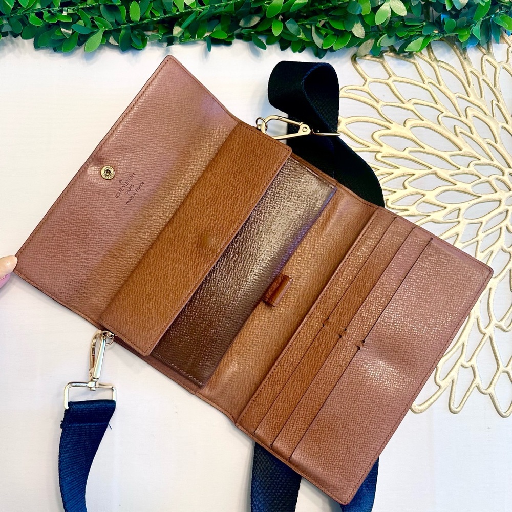Louis Vuitton Monogram Sarah Wallet - Picture 7 of 14